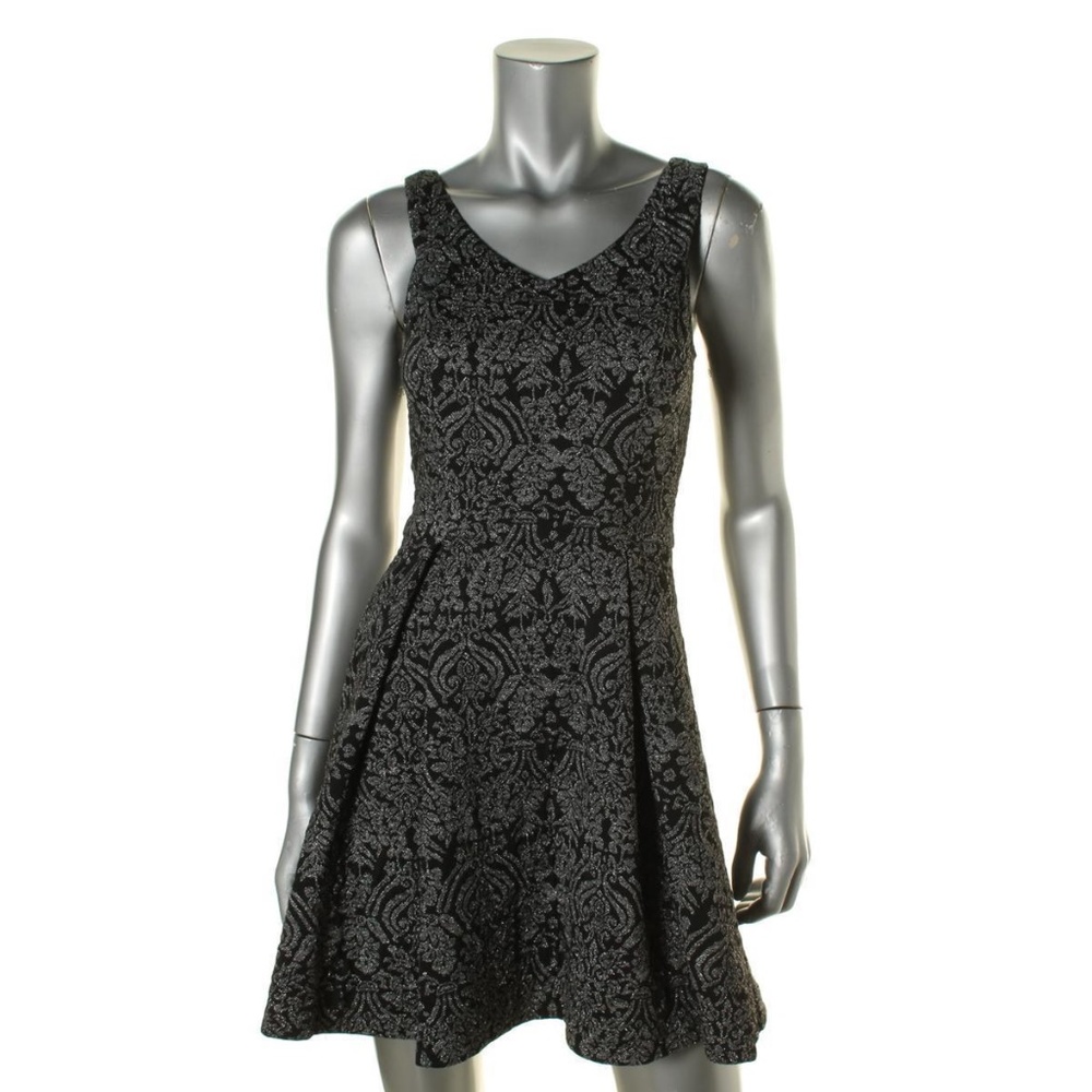 AQUA Black Metallic Box Pleat Dress Sz M